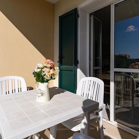 Albatros Apartment Каорле Екстериор снимка