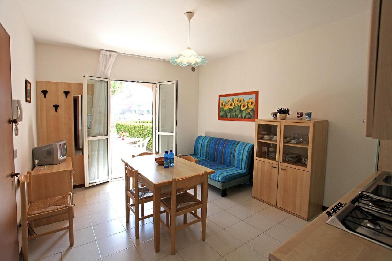 Albatros Apartment Каорле Екстериор снимка