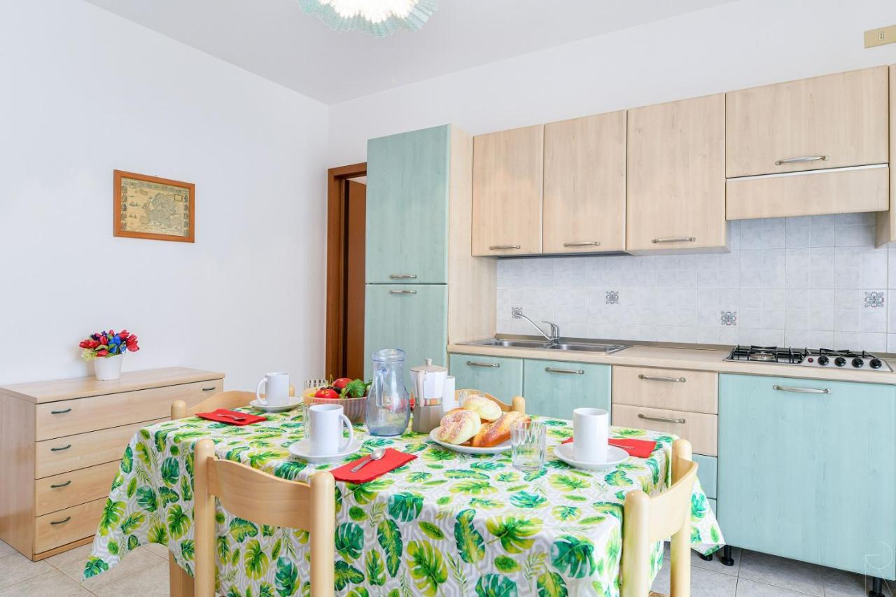 Albatros Apartment Каорле Екстериор снимка