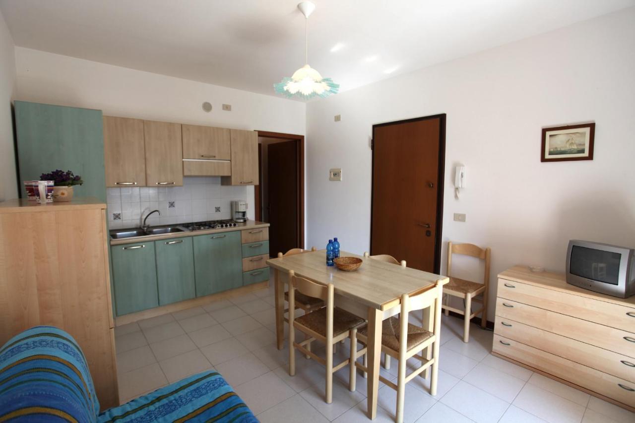 Albatros Apartment Каорле Екстериор снимка