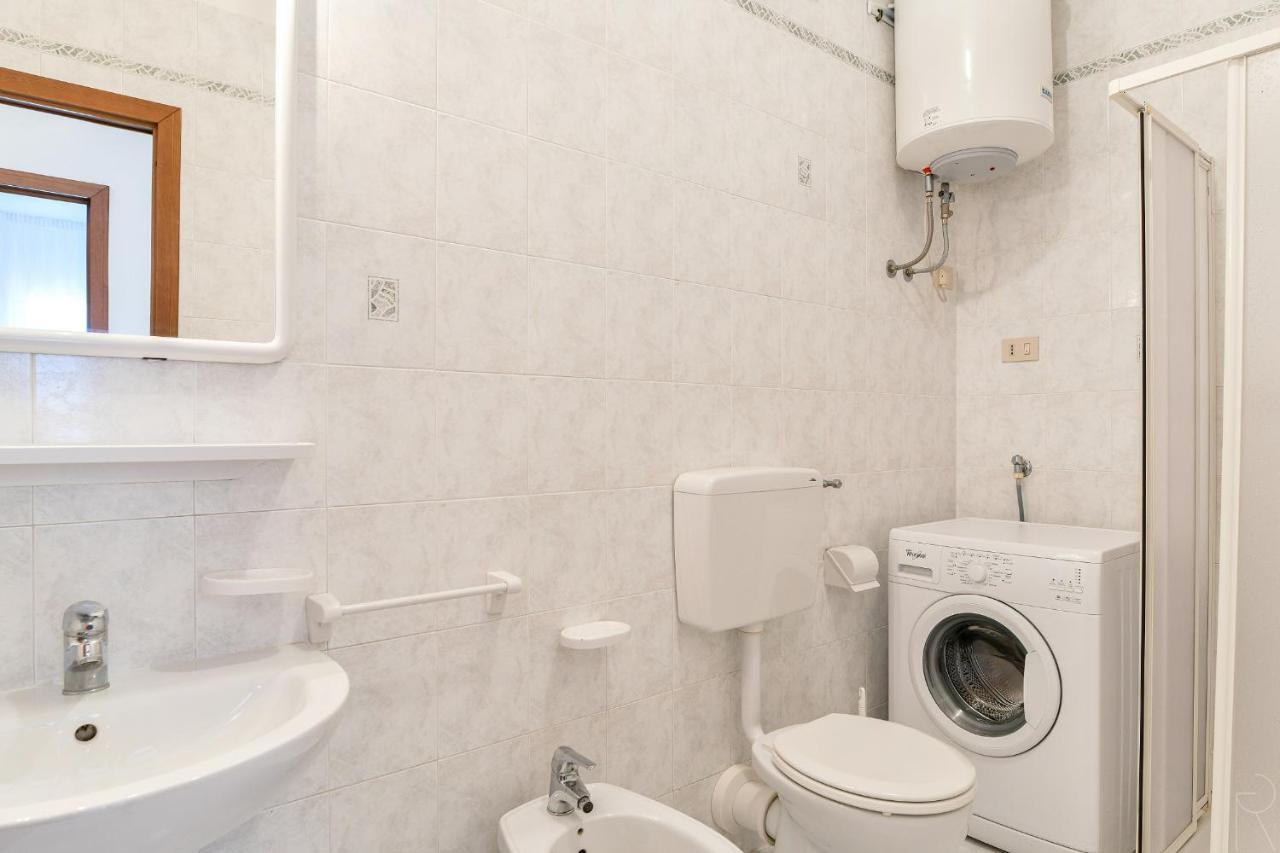 Albatros Apartment Каорле Екстериор снимка