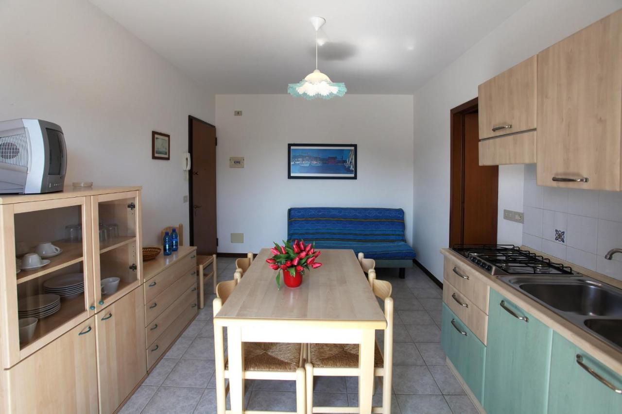 Albatros Apartment Каорле Екстериор снимка