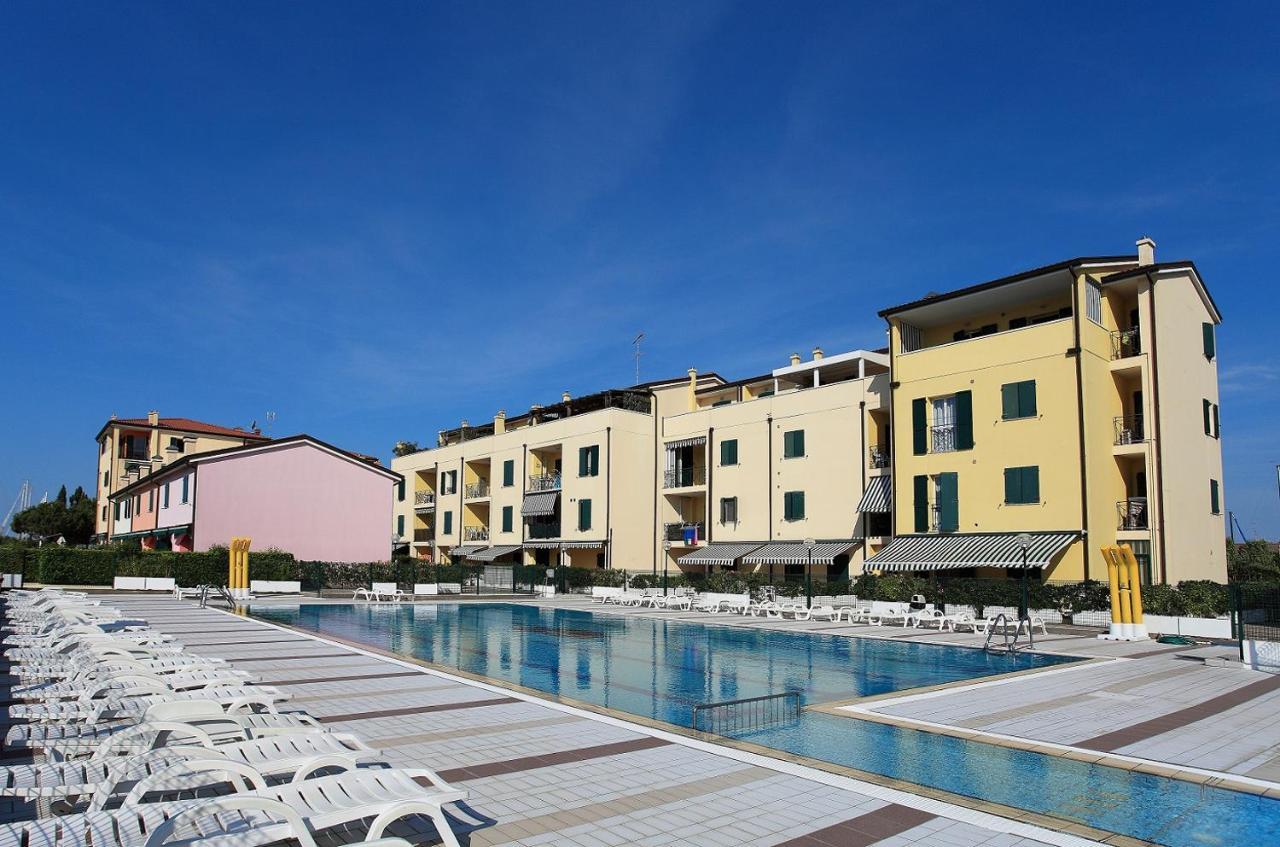 Albatros Apartment Каорле Екстериор снимка