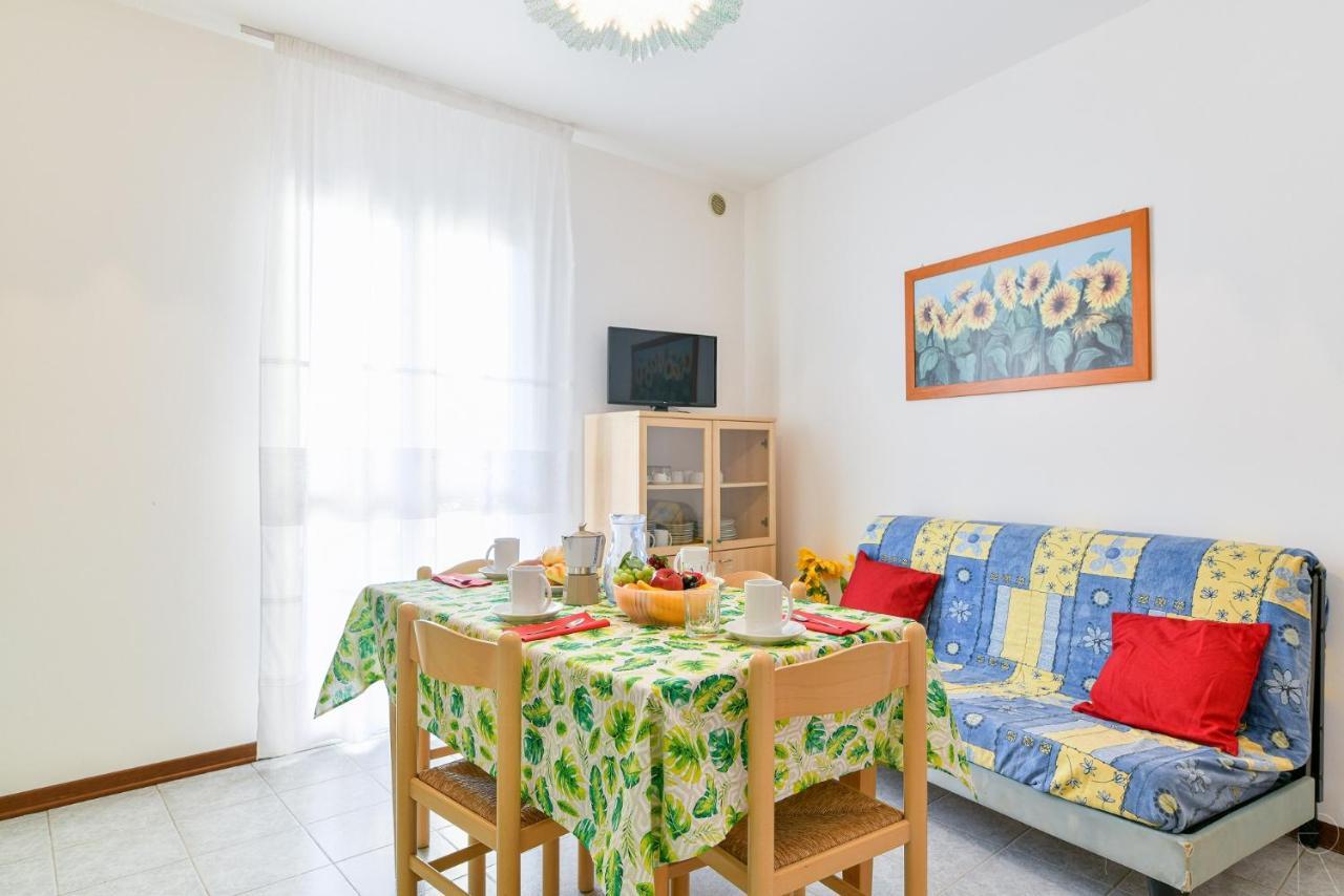 Albatros Apartment Каорле Екстериор снимка