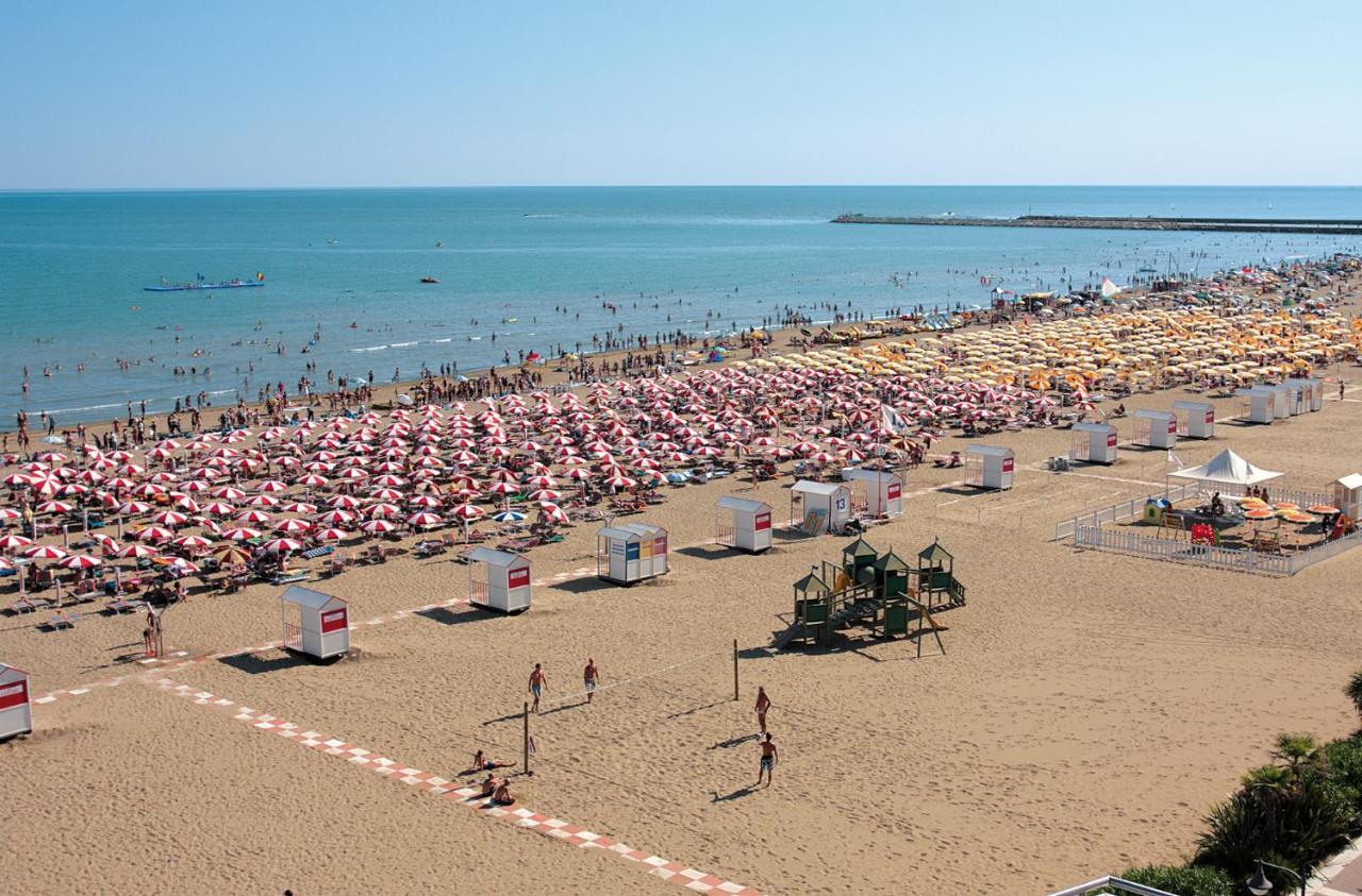 Albatros Apartment Каорле Екстериор снимка