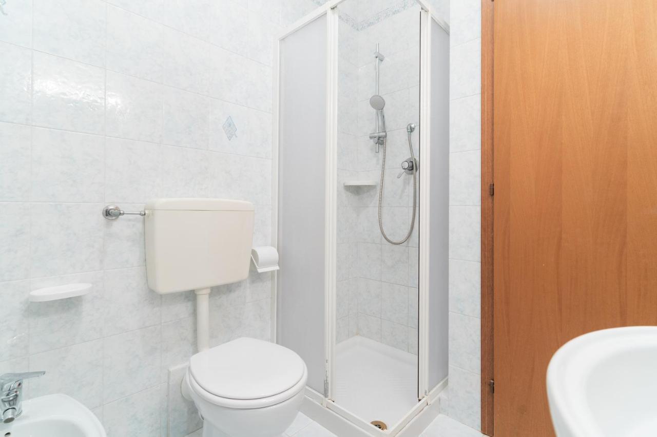 Albatros Apartment Каорле Екстериор снимка