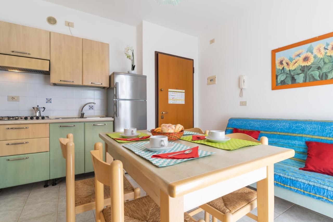 Albatros Apartment Каорле Екстериор снимка