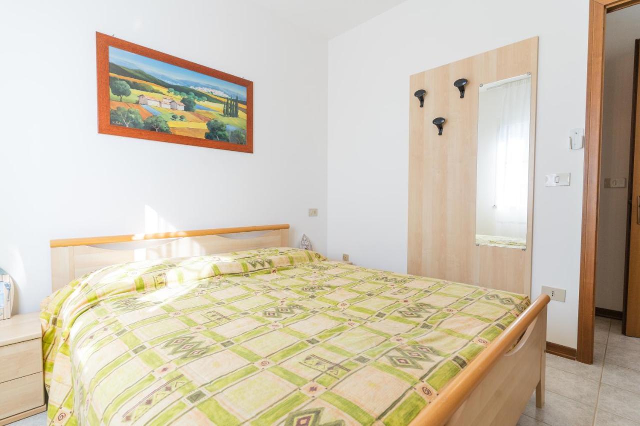 Albatros Apartment Каорле Екстериор снимка