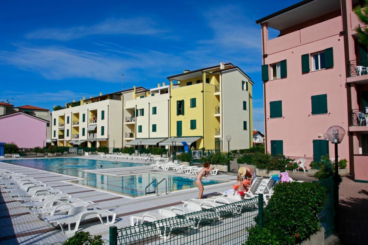 Albatros Apartment Каорле Екстериор снимка